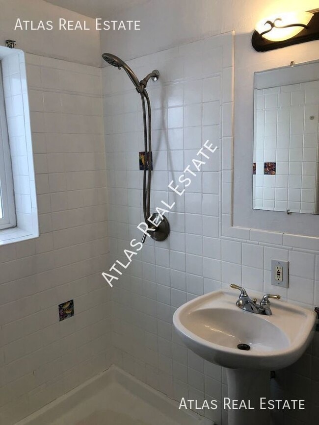 Building Photo - 1001 19th St