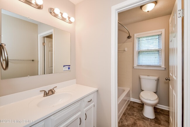 Building Photo - 1042 Cristland Rd