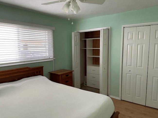 Building Photo - Two Bedroom In University Heights Coming S...