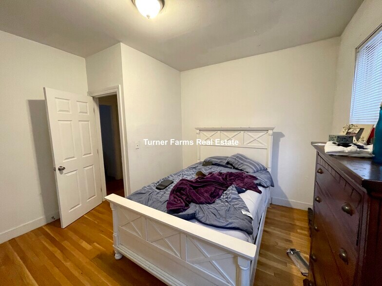 Building Photo - 530 Cambridge St