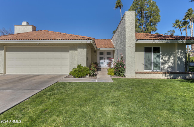 Primary Photo - 7812 E Oakshore Dr