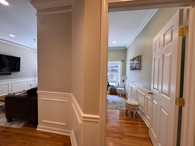Building Photo - 416 Marlborough St