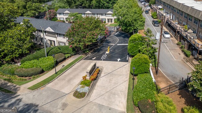 Building Photo - 6940 Roswell Rd