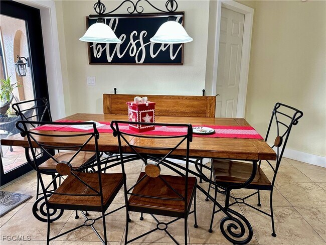 Building Photo - 3766 SE 6th Ave