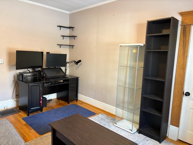 Building Photo - 433 McKinley St