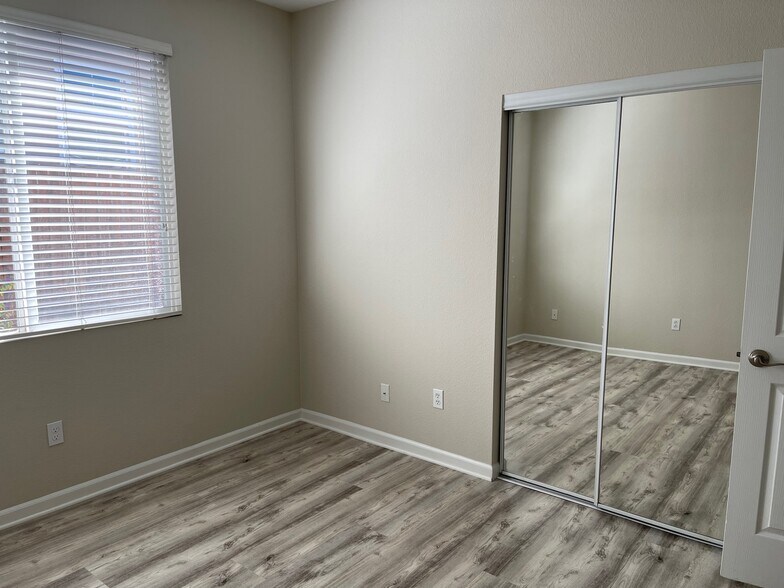 Building Photo - 5419 Benttree Way