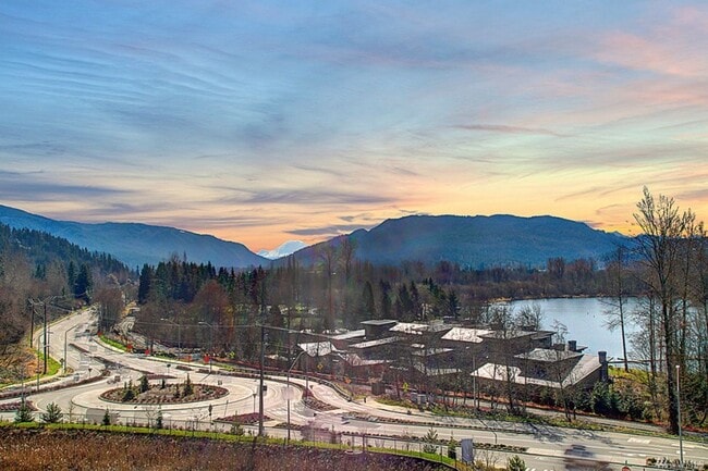 Building Photo - 3bd/2.25ba Issaquah Townhome
