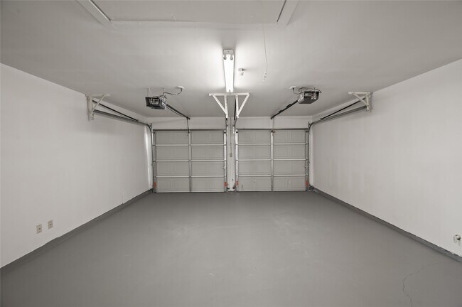 Building Photo - 303 Knoll Forest Dr