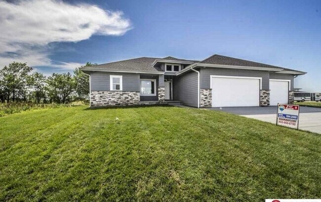 Building Photo - 240 N 32nd St