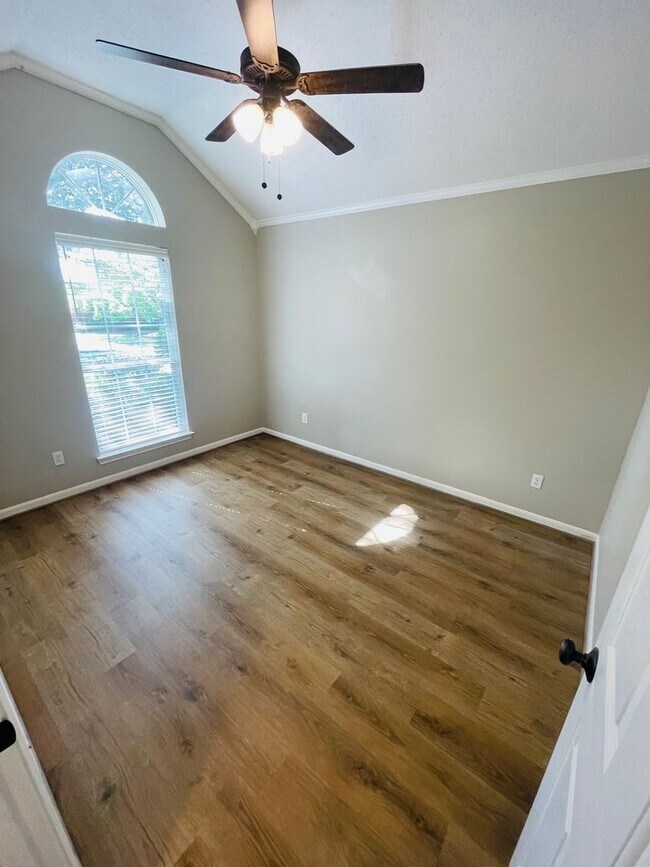 Building Photo - Amazing Midway ISD Home