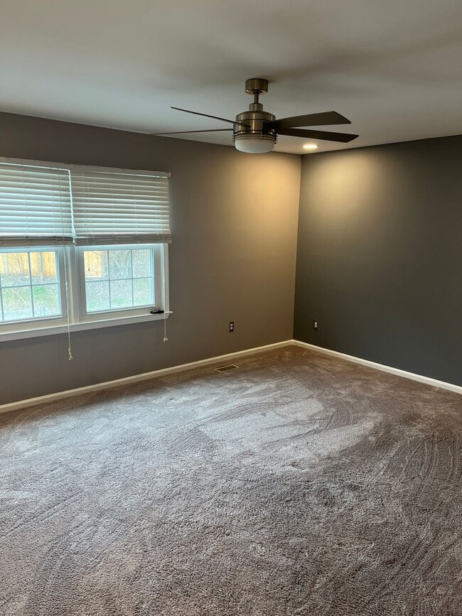 Building Photo - End of Group Townhome, with Finished Basement, in Abingdon