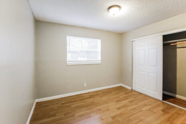 Building Photo - 425 SW 74th Ave