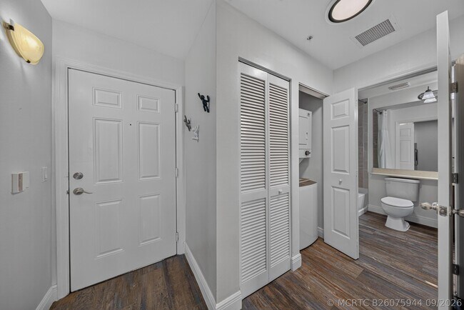 Building Photo - 2401 NE 65th St