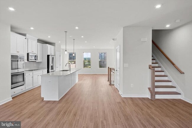 Building Photo - 1043 Venifena Terrace SE