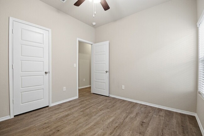 Building Photo - "Charming 3-Bedroom Retreat with 2 Baths in the Heart of New Braunfels!"
