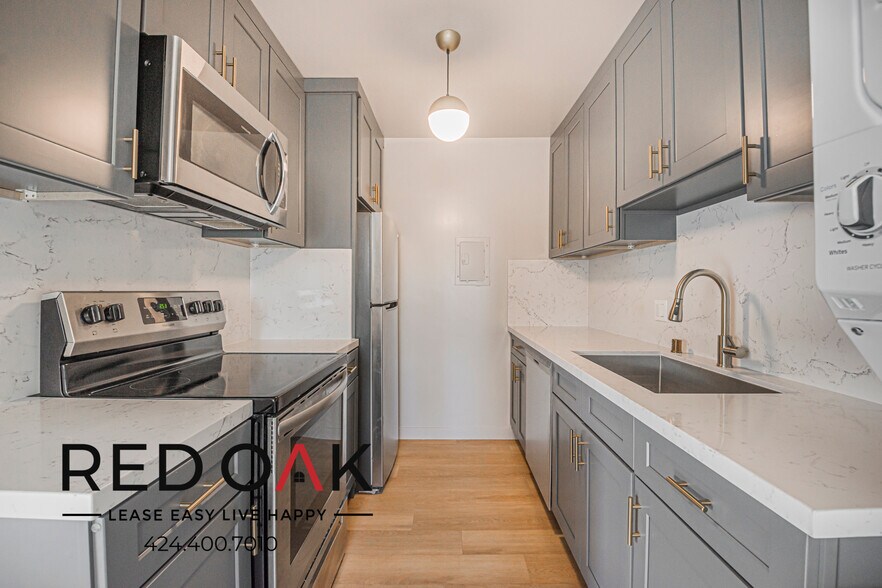 Building Photo - 426 S Venice Blvd