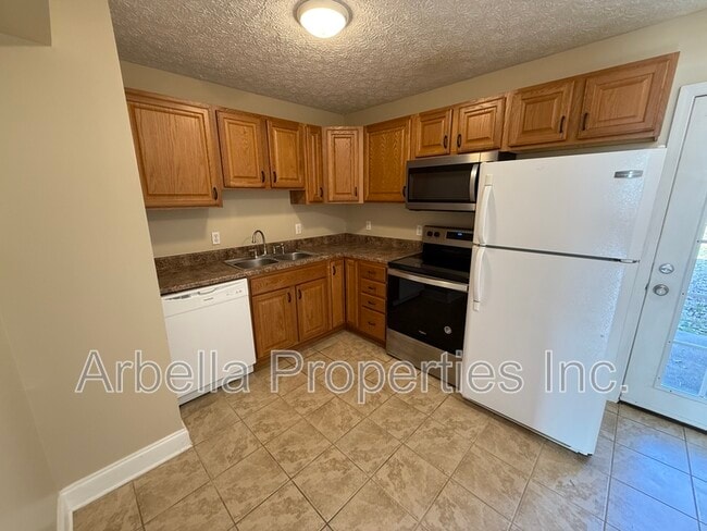 Building Photo - 133 Walker St