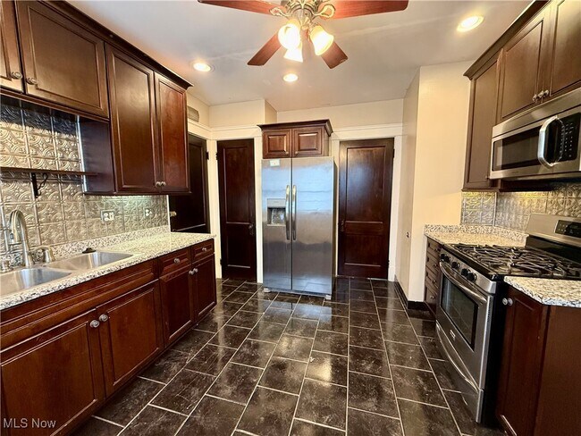 Building Photo - 1208 St Charles Ave