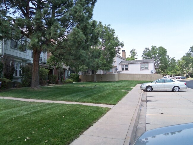 Building Photo - Great Littleton Location! 2 bedroom, 1 bat...