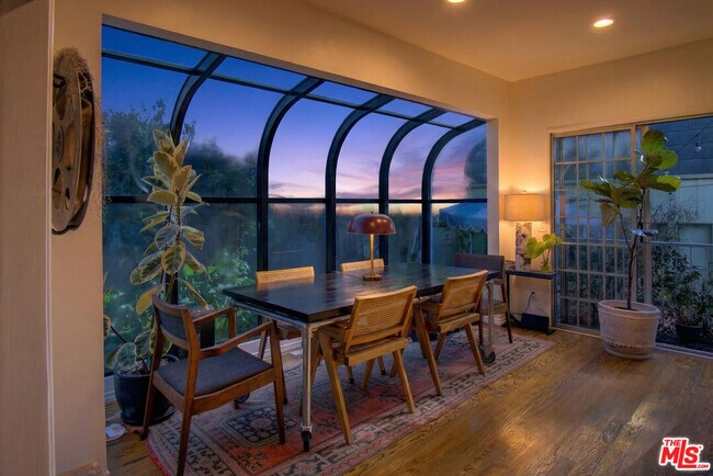 Building Photo - 8998 Lloyd Pl