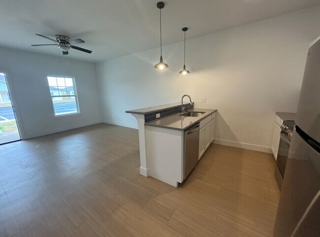 Building Photo - 1796 Riverview Dr