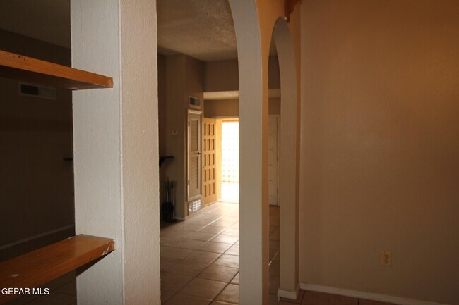 Building Photo - 10711 Ivanhoe Dr