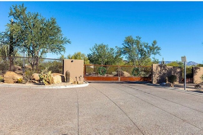 Building Photo - Beautiful 4 bedroom home in Cave Creek!