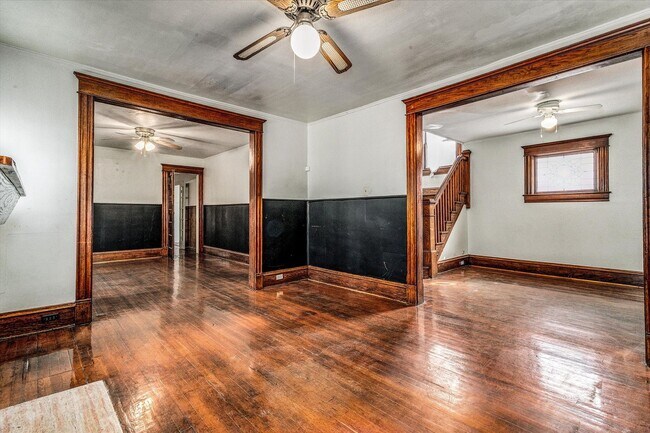 Building Photo - 912 E 31st St