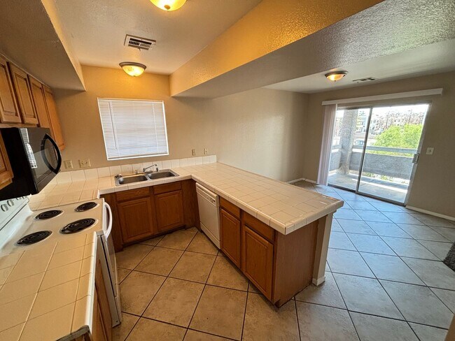 Building Photo - 6208 Yerba Ln