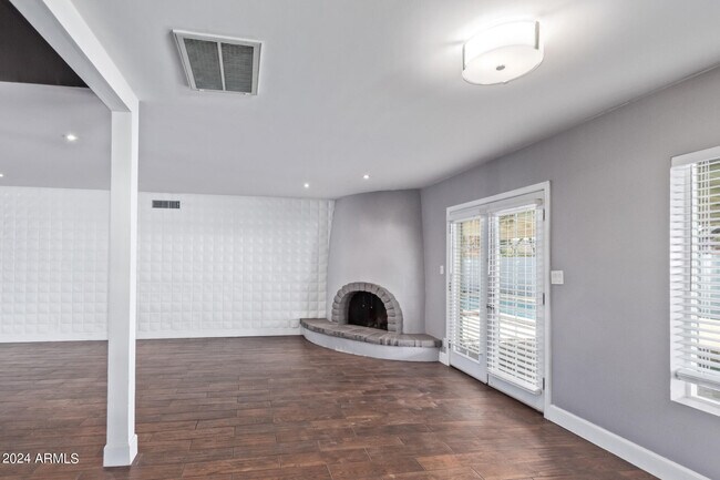 Building Photo - 8902 E Cholla St
