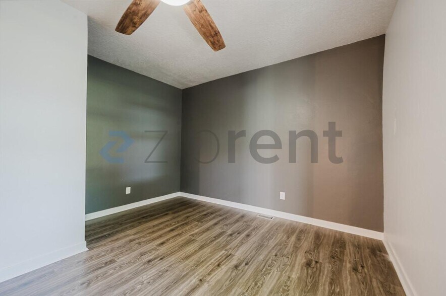 Building Photo - Unit