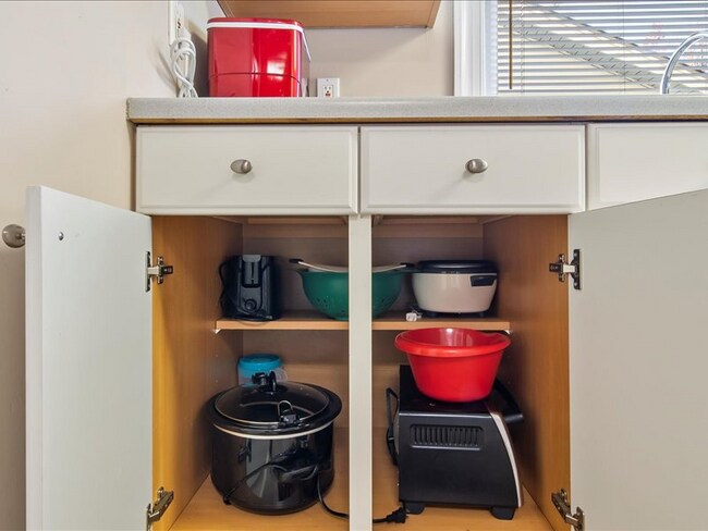 Building Photo - 3701 S Richmond Ave