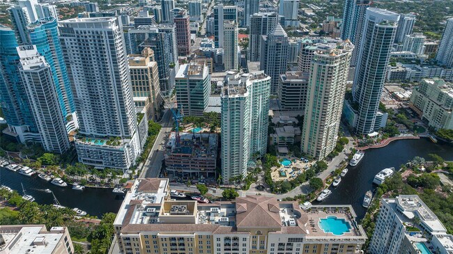 Building Photo - 511 SE 5 Ave