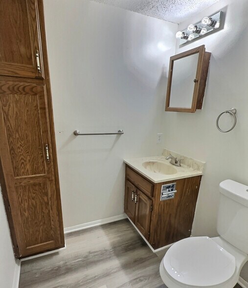 Building Photo - 822 Fremont St