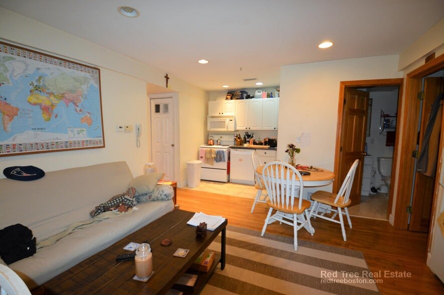 Building Photo - 1801 Beacon St