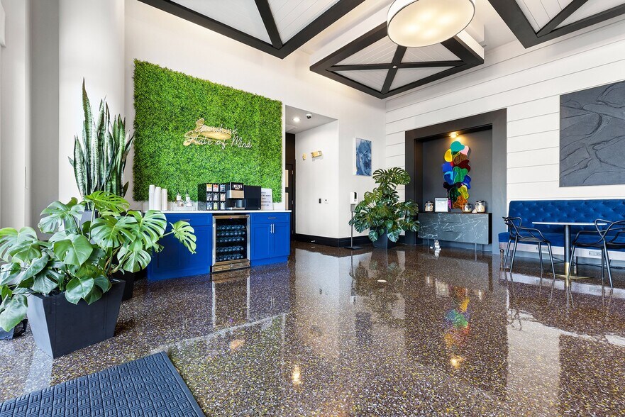 Building Photo - Mosaic Westshore