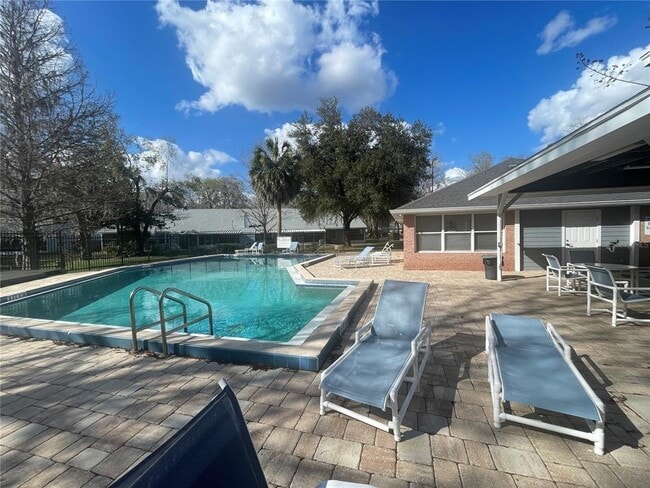 Building Photo - 324 NW 48th Blvd