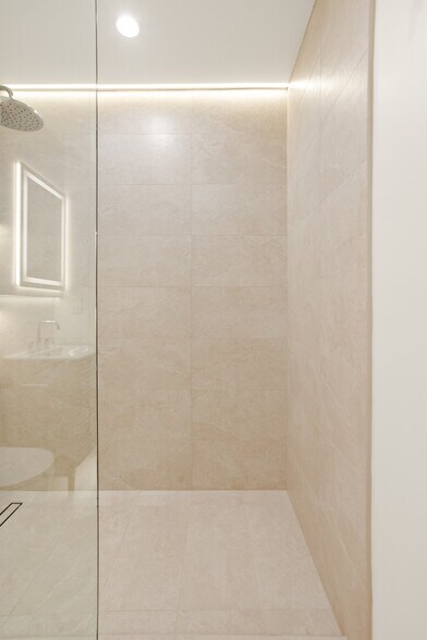 2nd batroom - 7314 Fallbrook Ave