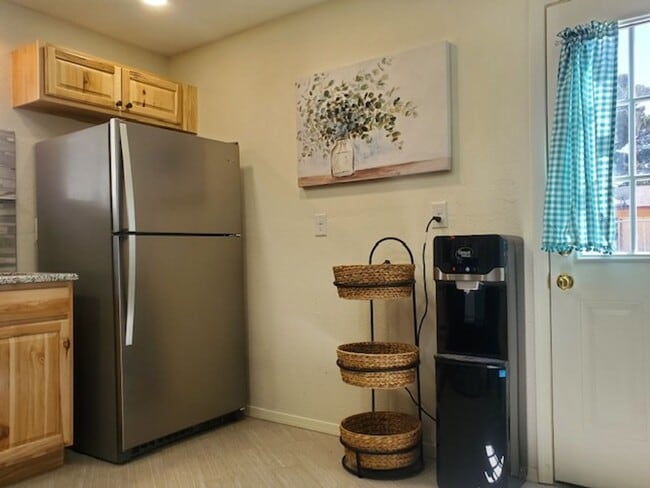 Building Photo - Minimum of 90 days OR 1 Year Lease