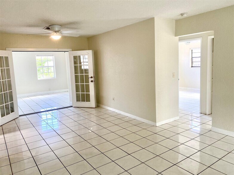 Building Photo - 3770 NE 16th Ave