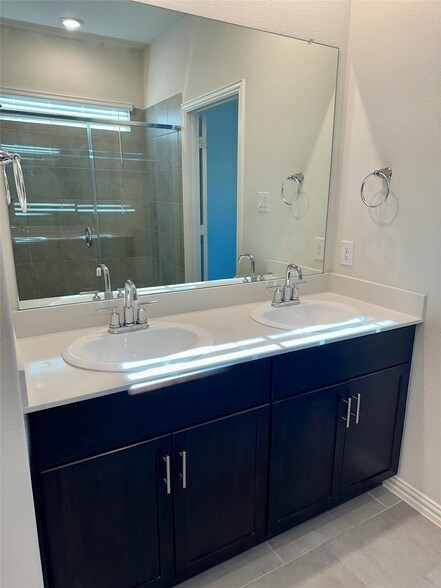 Building Photo - 1636 Briar Hunt Dr