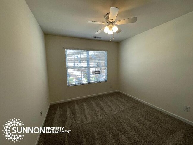 Building Photo - Fresh and finished: 3 bed, 2.5 bath townho...