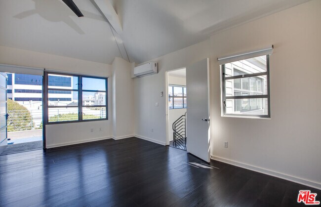 Building Photo - 1358 4th St