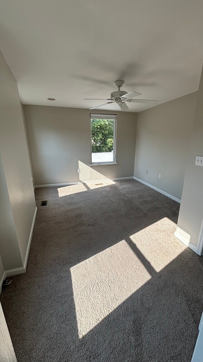 Building Photo - 1915 Senate St