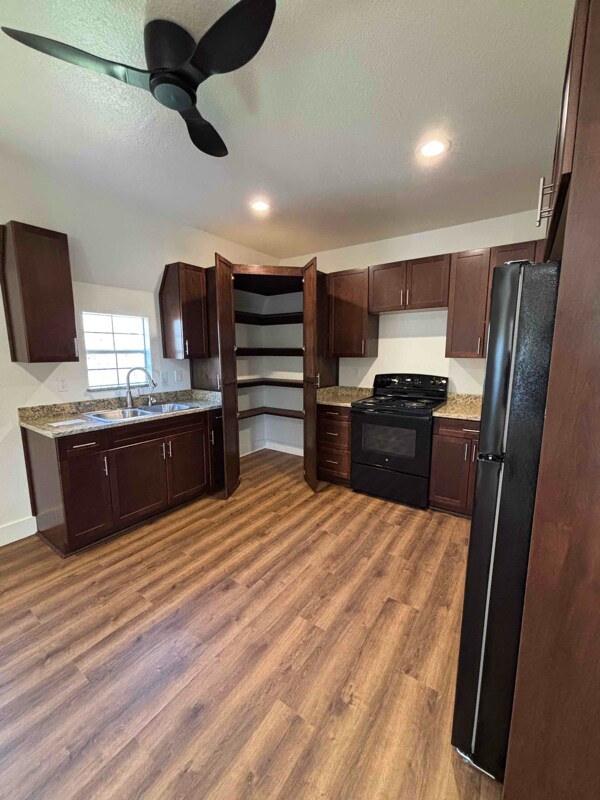 Building Photo - 3404 E Hwy 199