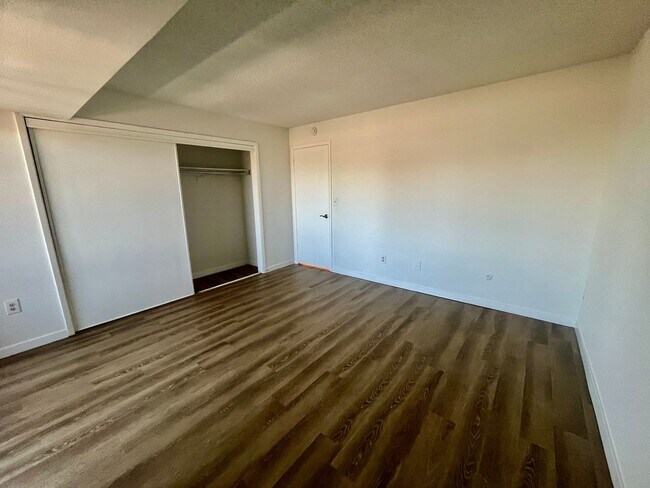 Building Photo - **$500 Move in Special**  Updated Spacious 1 bed/1 bath in Aurora