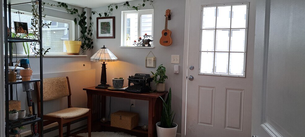 Building Photo - 11 W Windsor Ave