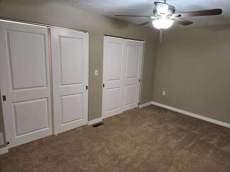 Bedroom 2 - 375 W Cruikshank Rd