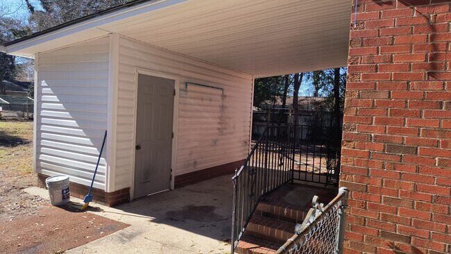 Building Photo - 5111 Palmetto Ln