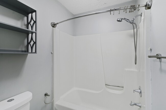 Building Photo - 505 Clearwater Dr